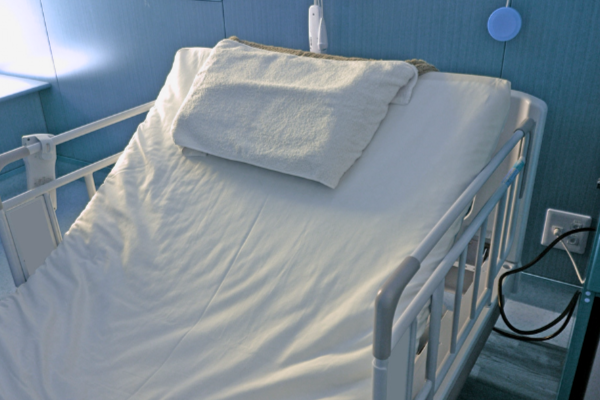 病院への入院や施設入所に際して、「身元保証人」の引き受け